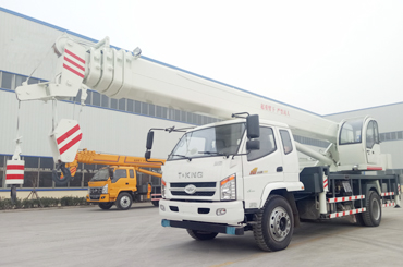 山東小型吊車未來(lái)8年的發(fā)展形勢(shì)解析